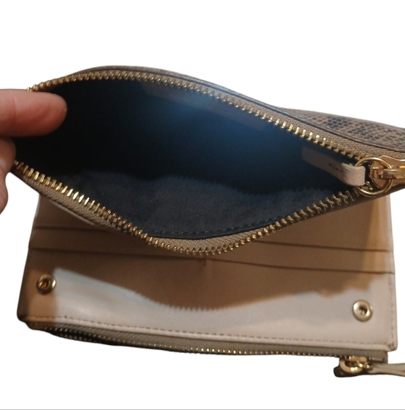 Margot Fine Leather Snap Wallet Snake Embossed Bi-Fold Wallet - Picture 7 of 9